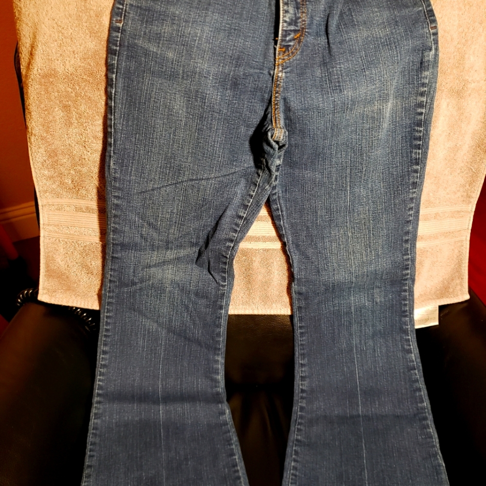 LEVI'S PERFECTLY SLIMMING JEANS
